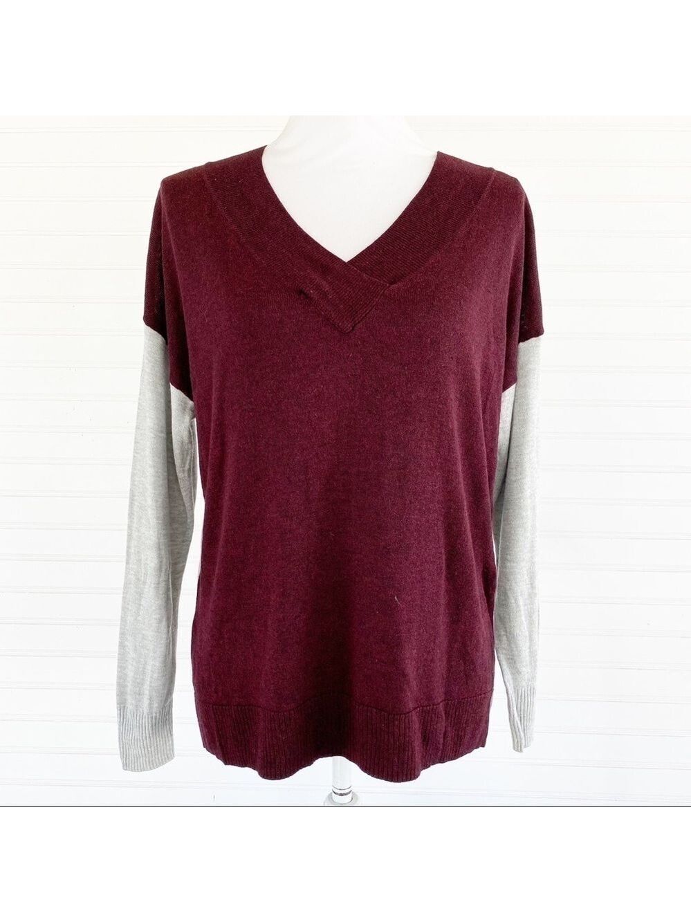 V neck Sweater Size Medium Petite Apt 9